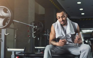 Tempo de descanso entre as séries de exercícios: qual o ideal?