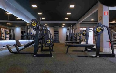 8 melhores equipamentos de academia para peito