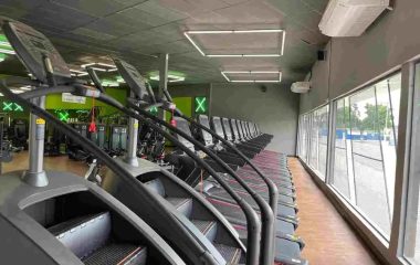 Simulador de escada ou esteira: qual é a melhor escolha para o cardio?